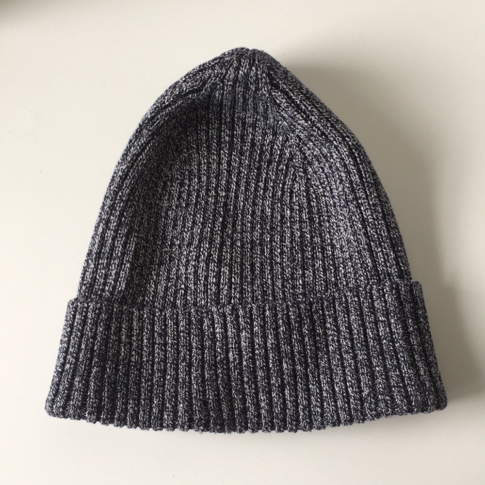 Black/gray beanie